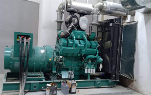 某健康管理公司一臺(tái)720KW康明斯發(fā)電機(jī)組安裝調(diào)試完畢
